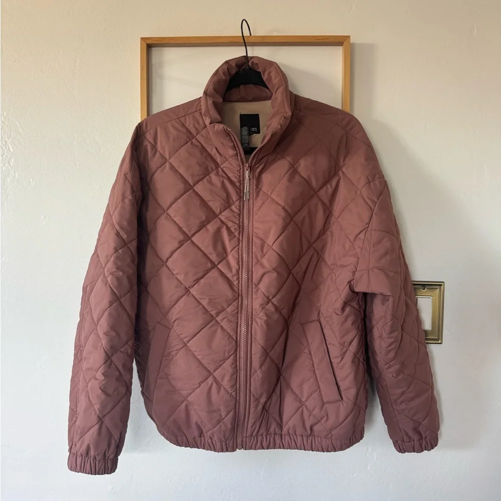 Vuori Halo Insulated Jacket in Dusty Rose - Picture 3 of 5